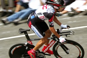 F1赛车赛场焦点！比利时队对阵英格兰队，压哨绝杀，引爆全场观众欢呼-乐动,LDSports乐动